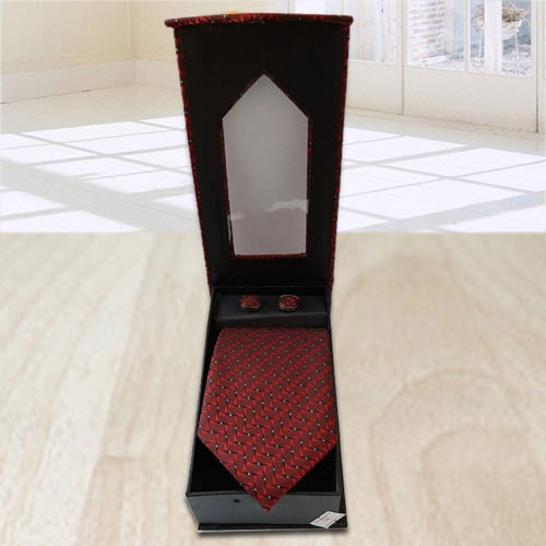 Beautiful Maroon Tie, Cuffing n Pocket Square Gift Set