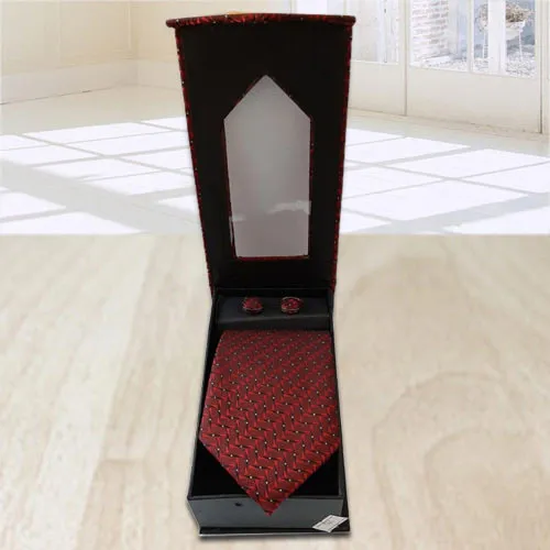 Beautiful Maroon Tie Cuffing n Pocket Square Gift Set
