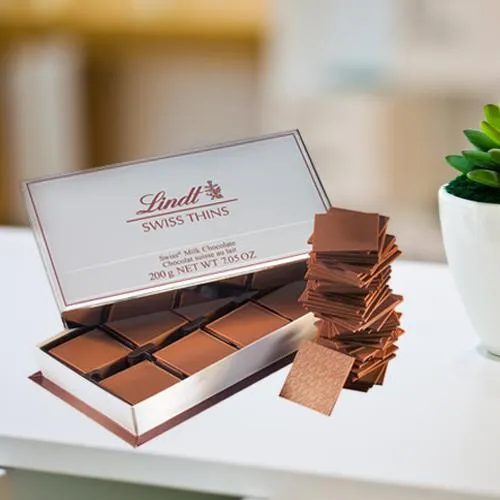 Tasty Lindt Swiss Thins Milk Chocolates