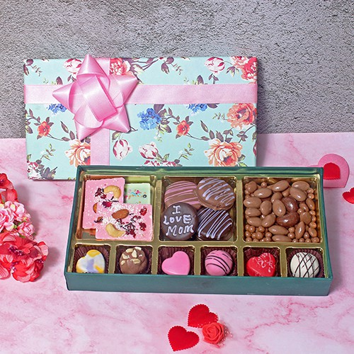 Mom Special Chocolaty Floral Hamper