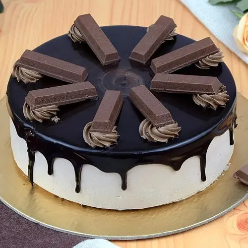 Ecstatic Eggless Chocolate Cake with Kitkat Bar Toppings