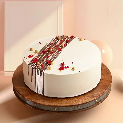 Heavenly Round Vanilla Cake