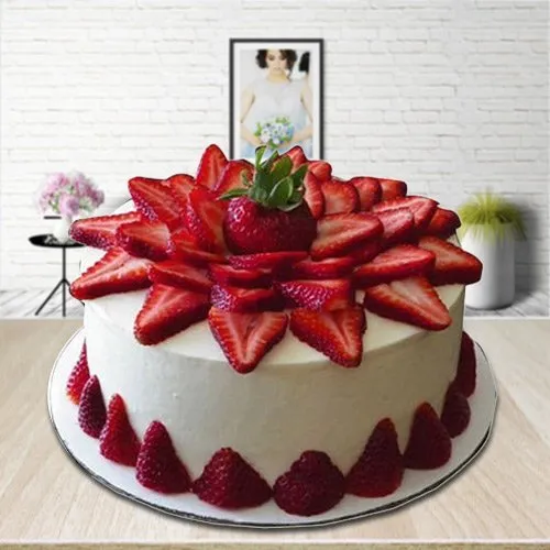 Delectable Strawberry Cake