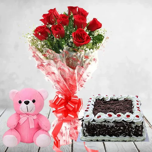 Pretty Hamper of Rose Bouquet N More