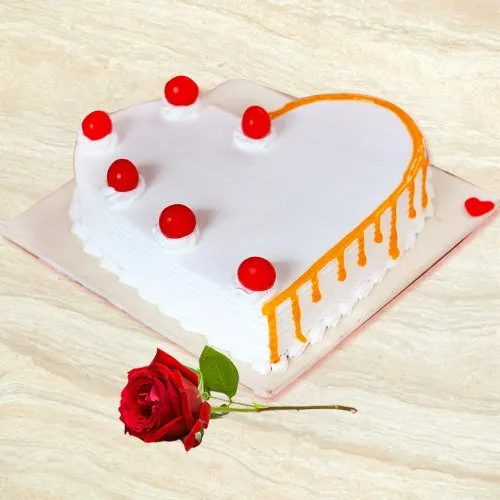Hearty Vanilla Cake with Rose