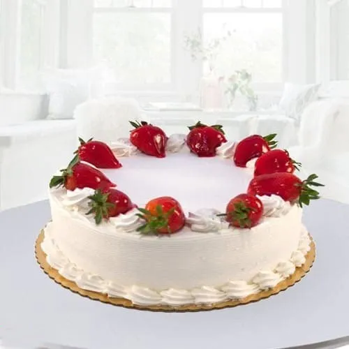 Luscious Eggless Strawberry Cake for Mummy