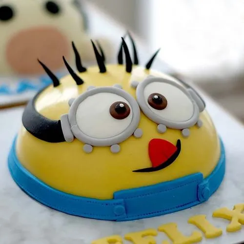 Trendsetting Minion Smash Cake with Hammer