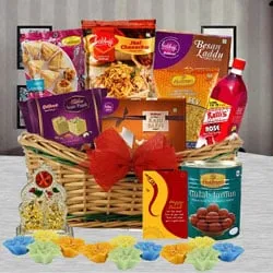 Remarkable Sweets N Snacks Gift Hamper