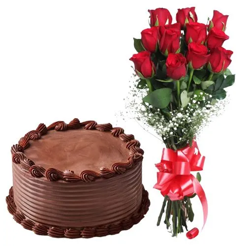 Red Roses Bunch with Chocolate Cake