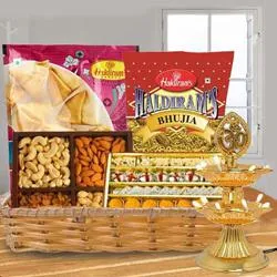 Wonderful Sweet N Savory Gift Hamper for Diwali