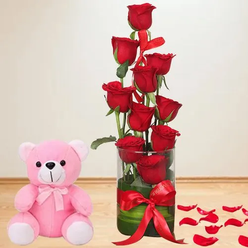 Fascinating Combo of Red Roses in Vase Chocolate Cake n Teddy