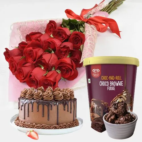 Lovers Delight Red Rose Bouquet n Kwality Walls Choco Fudge Ice Cream with Cake