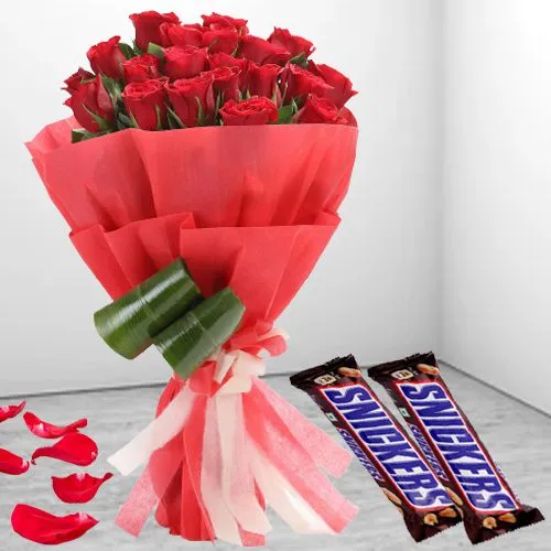 Magnificent Gift of Red Roses Bouquet with Snickers Chocolate
