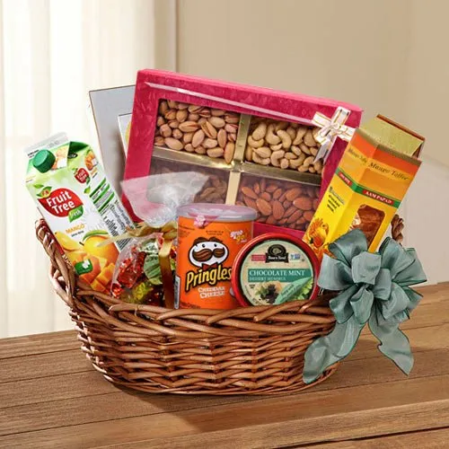 Nutritious Gift Basket of Dry Fruits N Assortments