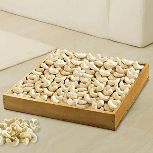 Wonderful Cashews in Wooden Tray