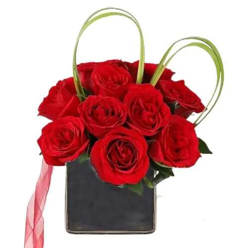 Special Roses Vase Arrangement with Heart