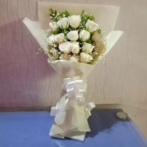 Mesmerizing White Roses Bouquet