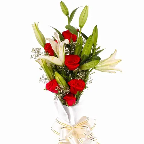 Fashionable Bouquet of Roses N Lilies