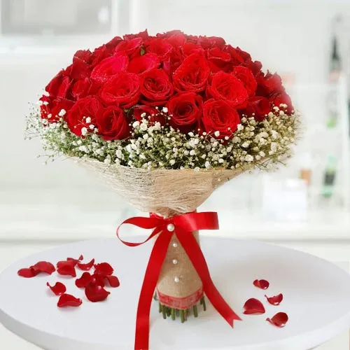 Stunning 30 Roses Bouquet