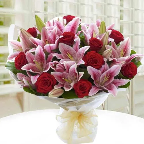 Bouquet of Fresh Lilies N Roses