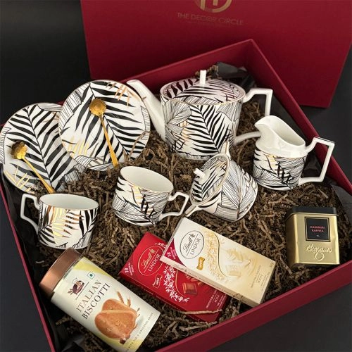 Luxurious Tea  N  Treats Hamper