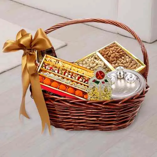 Divinity Sweets N Gift Basket