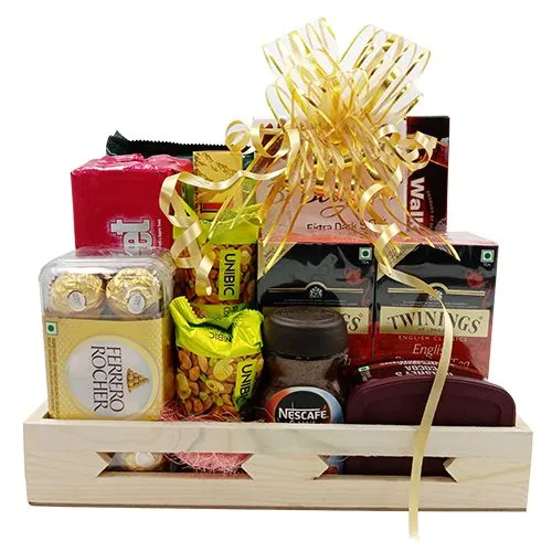 Essential Snack Gourmet Basket