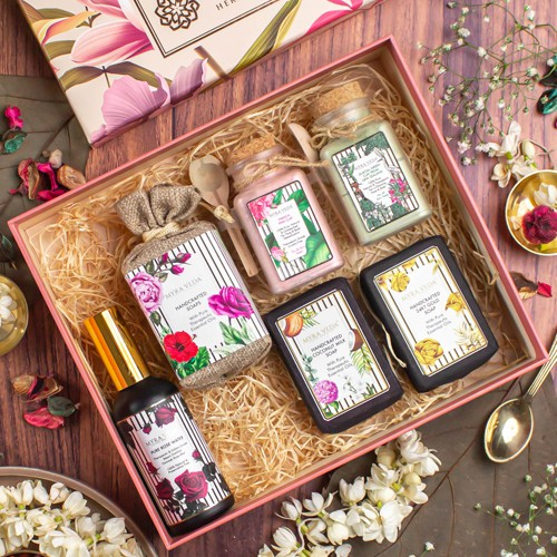 Refreshing Hamper of Skin Essentials with 24KT Gold Soap from Myra Veda