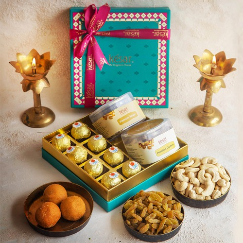 Kesar Laddoo with Raisin N Cashew Treat Box